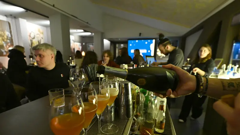 Prima della cerimonia anche il tempo di un cocktail - New Reporter Favretto © www.giornaledibrescia.it