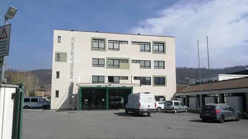 L'esterno della Scuola Nikolajewka