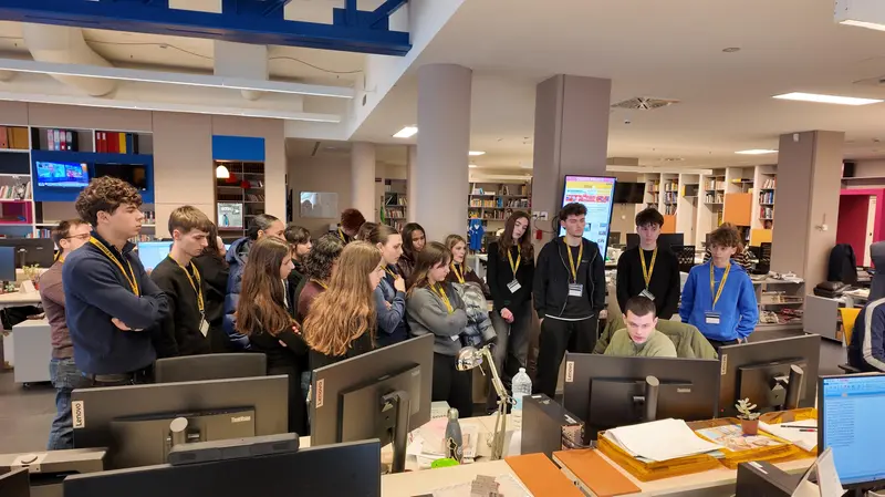 Gli studenti in visita in redazione