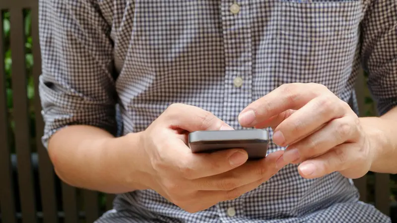 Sette lavoratori si sono visti recapitare la comunicazione su WhatsApp