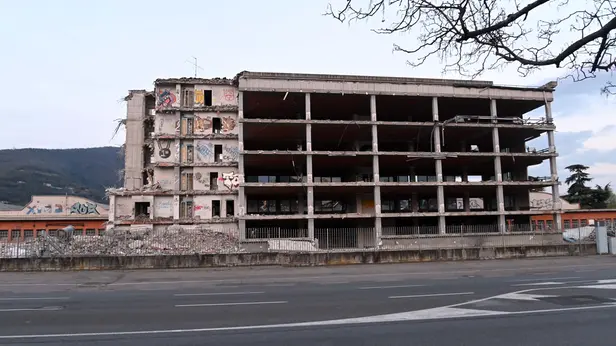 CRONACA BRESCIA VIA SAN POLO DEMOLIZIONE STABILE EX BARIBBI REDAZIONE CRONACA 16-03-2026 GABRIELE STRADA NEW EDEN GROUP                             