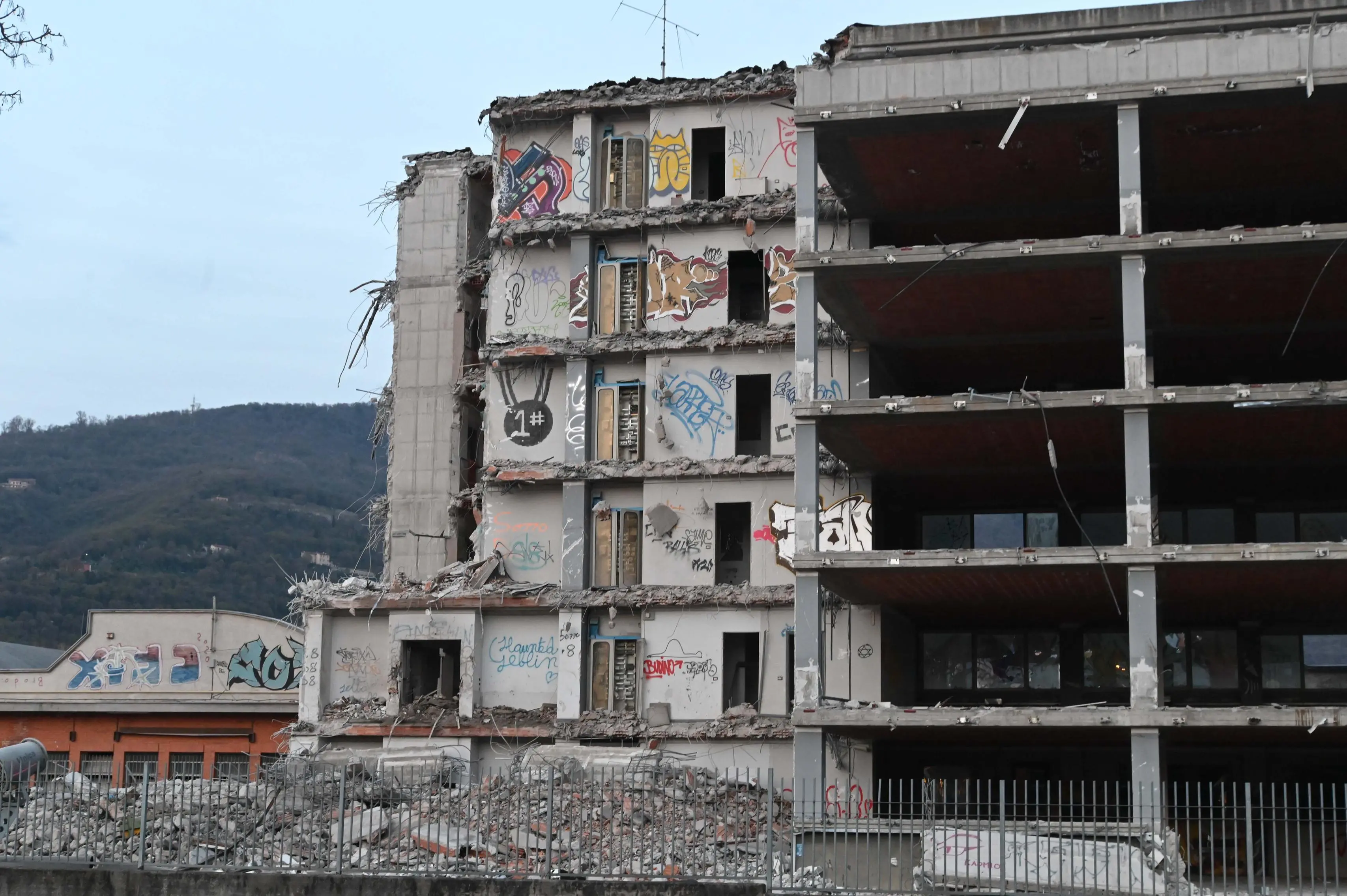 CRONACA BRESCIA VIA SAN POLO DEMOLIZIONE STABILE EX BARIBBI REDAZIONE CRONACA 16-03-2026 GABRIELE STRADA NEW EDEN GROUP                             