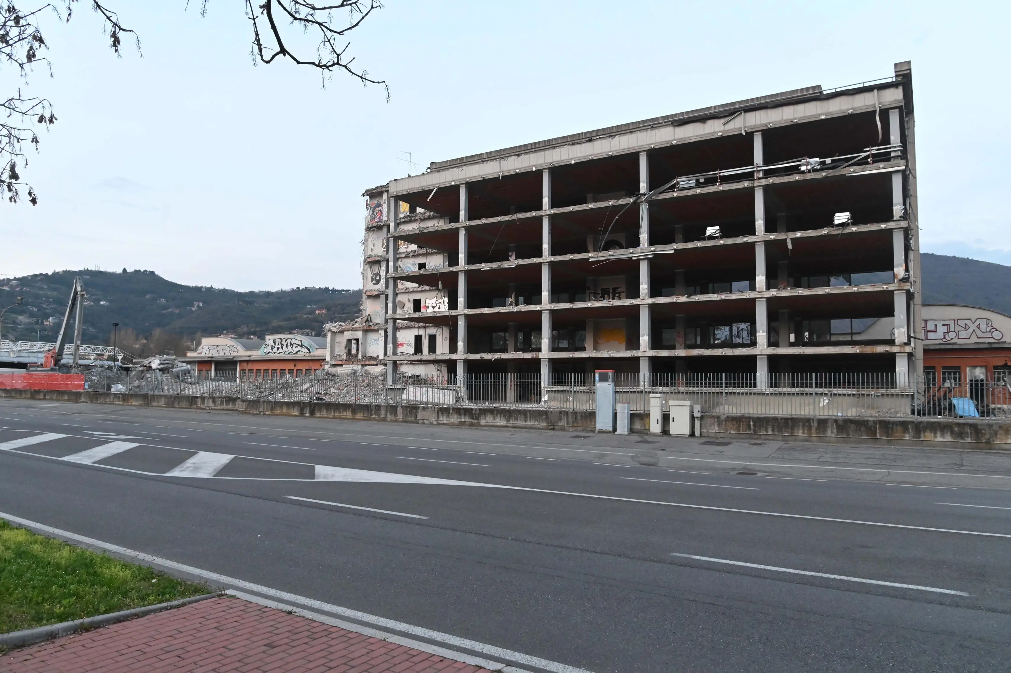 CRONACA BRESCIA VIA SAN POLO DEMOLIZIONE STABILE EX BARIBBI REDAZIONE CRONACA 16-03-2026 GABRIELE STRADA NEW EDEN GROUP                             