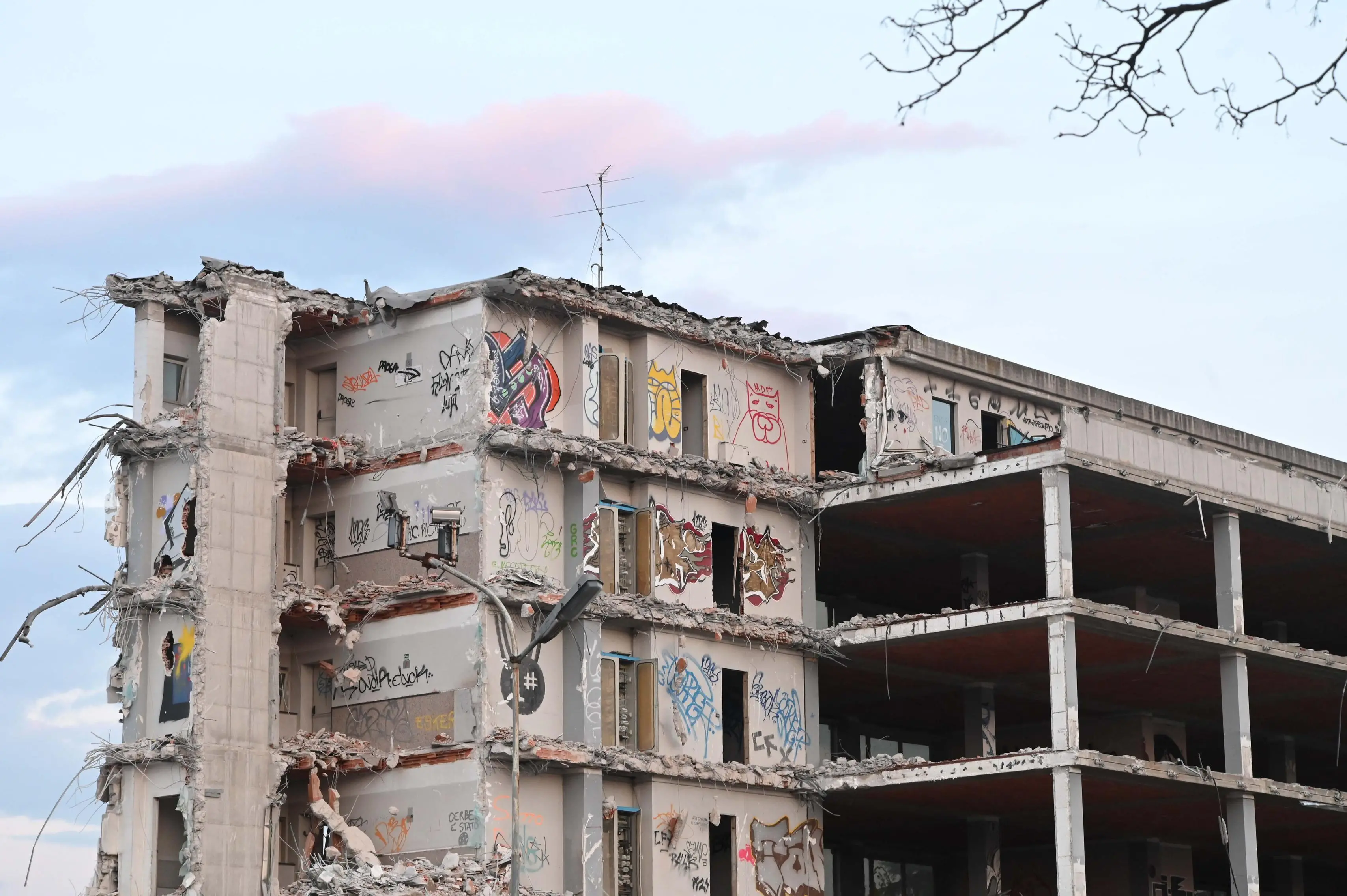 CRONACA BRESCIA VIA SAN POLO DEMOLIZIONE STABILE EX BARIBBI REDAZIONE CRONACA 16-03-2026 GABRIELE STRADA NEW EDEN GROUP                             