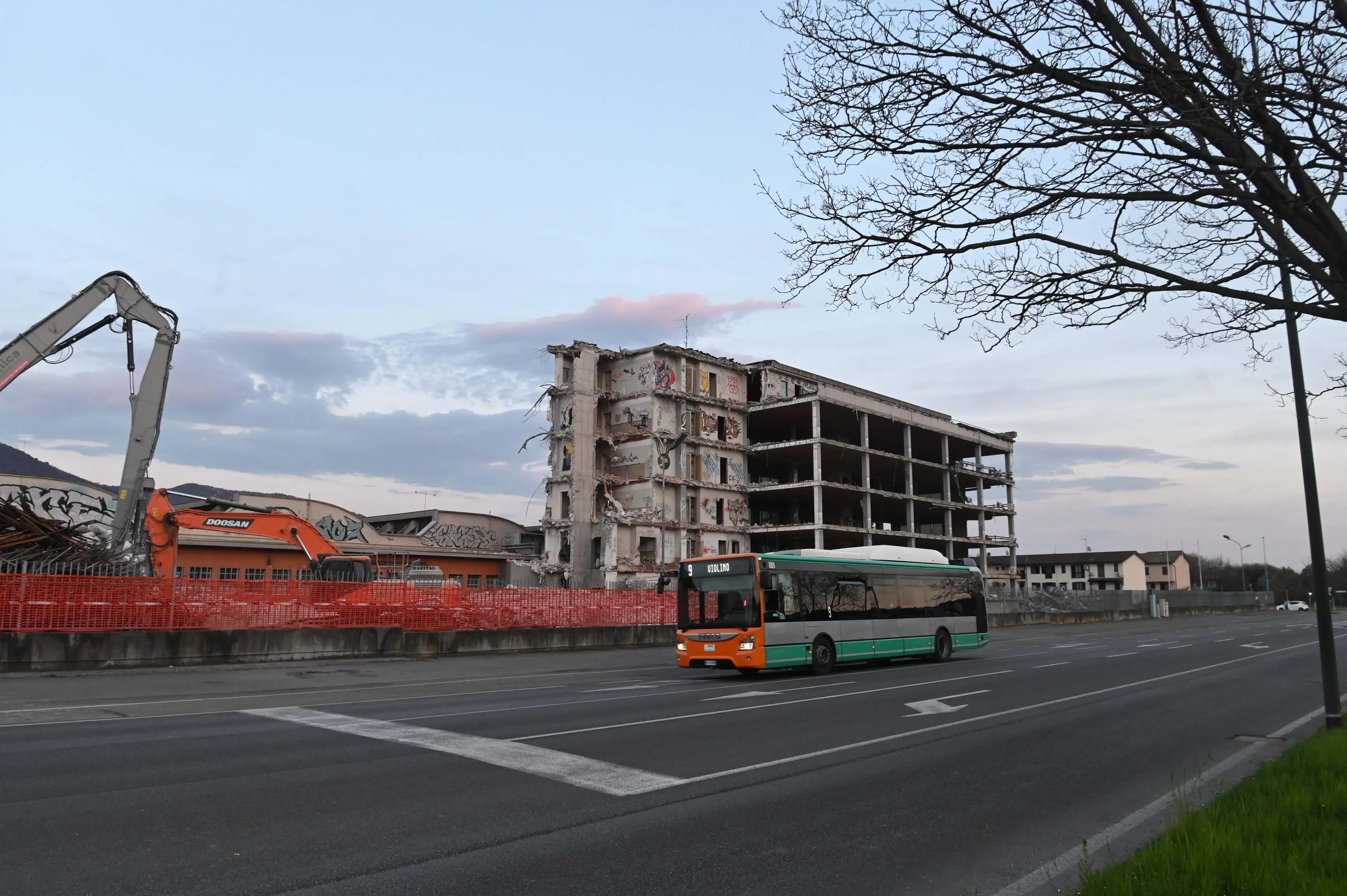 CRONACA BRESCIA VIA SAN POLO DEMOLIZIONE STABILE EX BARIBBI REDAZIONE CRONACA 16-03-2026 GABRIELE STRADA NEW EDEN GROUP                             