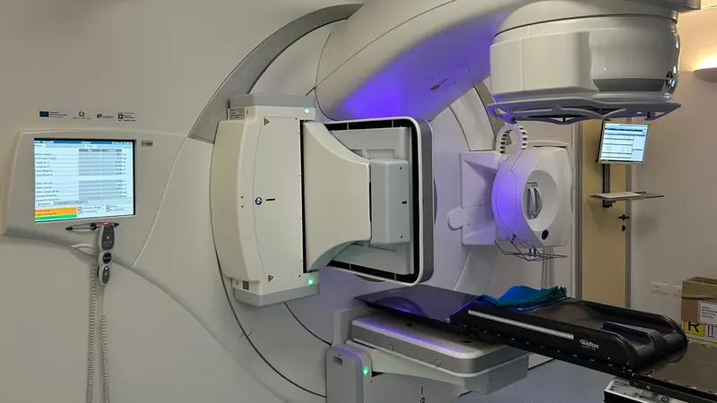 Il nuovo acceleratore lineare installato al Civile