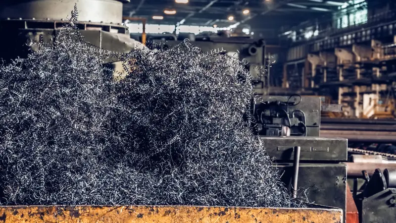 La Alphamet si occupa di raccolta e lavorazione di materiali ferrosi e non ferrosi