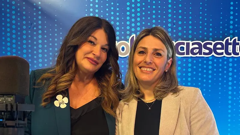 Maddalena Damini e Nadia Fanchini negli studi di radio Bresciasette -  © www.giornaledibrescia.it