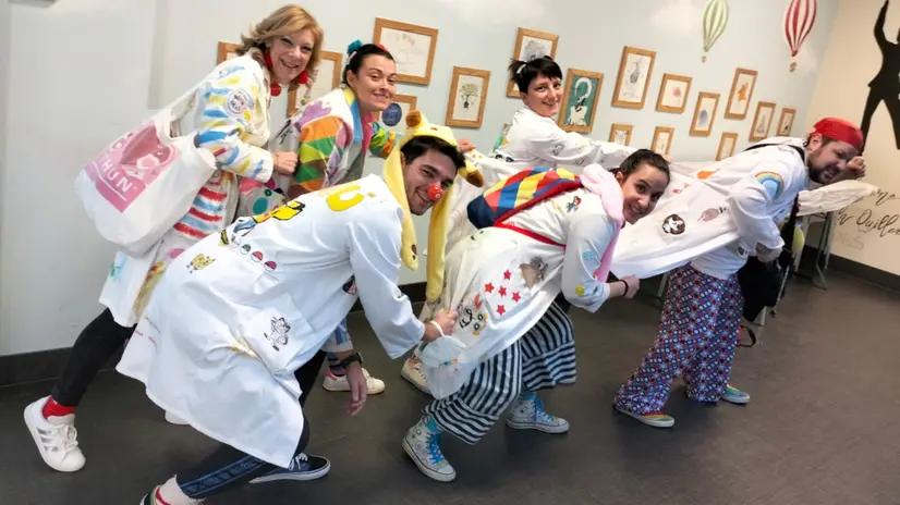 Fondamentale, negli ospedali, l'aiuto delle associazioni (nella foto Dutur Kaos)