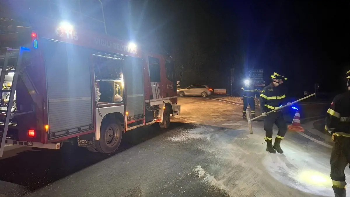 L'intervento dei Vigili del fuoco sulla tangenziale odolese