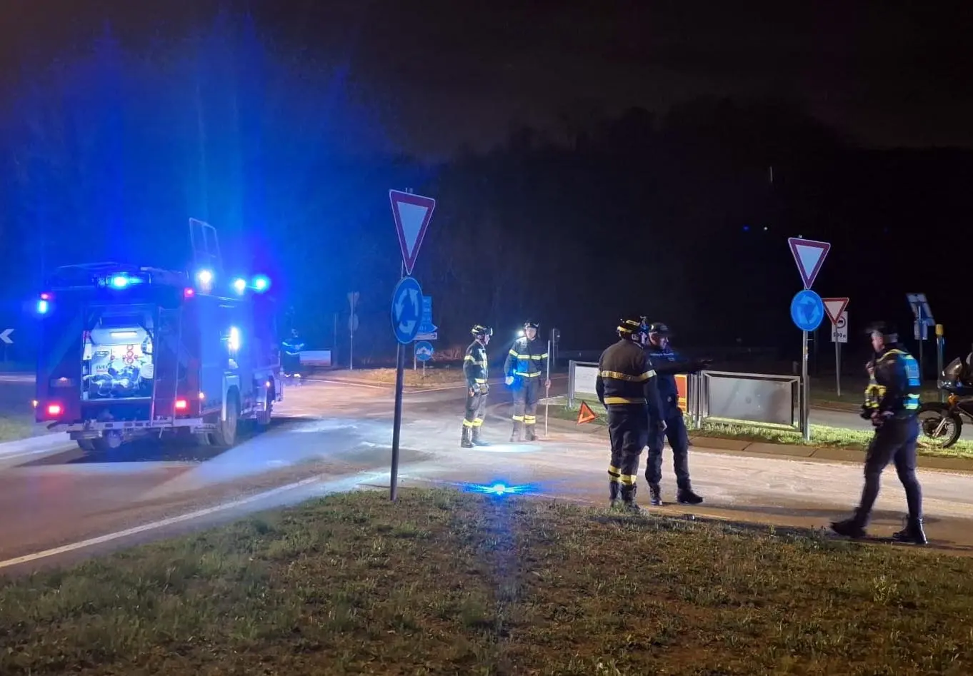 L'intervento dei Vigili del fuoco sulla tangenziale odolese