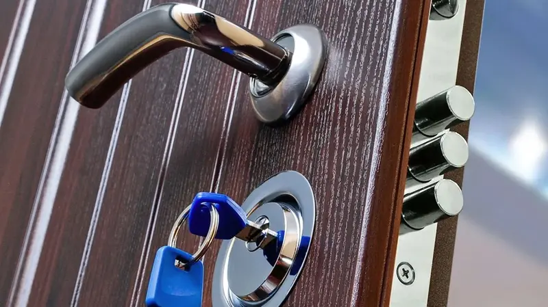 Una serratura moderna eleva il livello di sicurezza della porta blindata