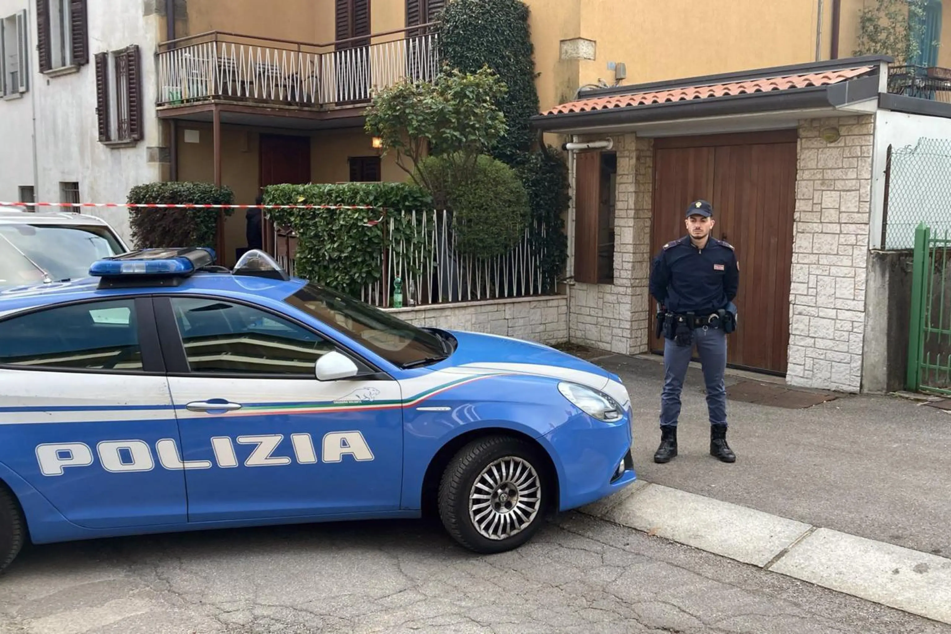 Femminicidio a Bergamo, gli inquirenti sul luogo del delitto
