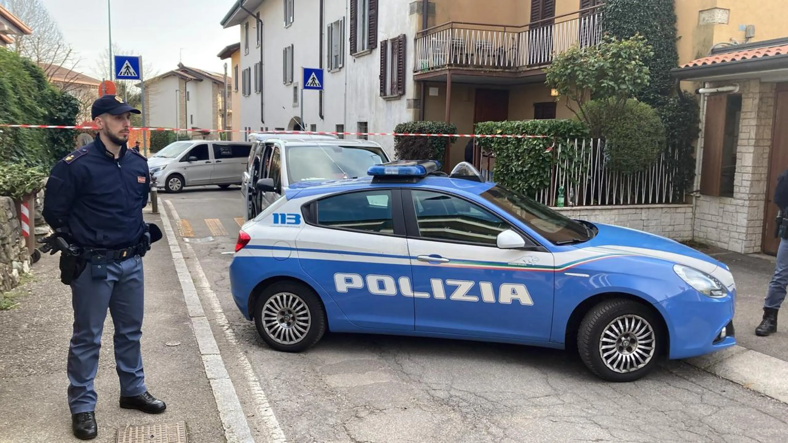 Femminicidio a Bergamo, gli inquirenti sul luogo del delitto
