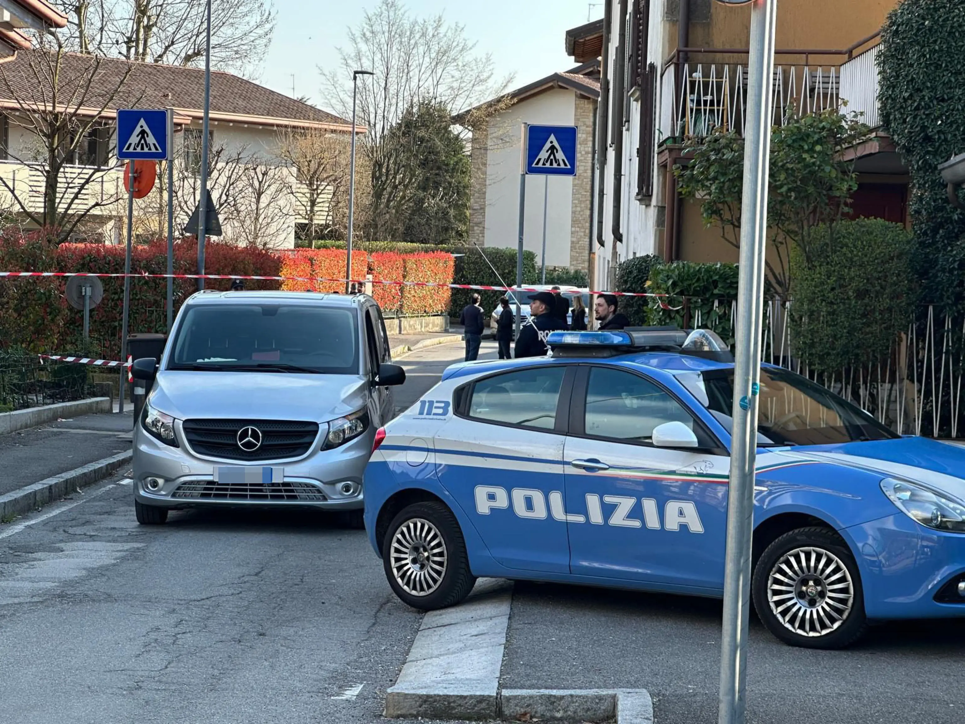 Femminicidio a Bergamo, gli inquirenti sul luogo del delitto