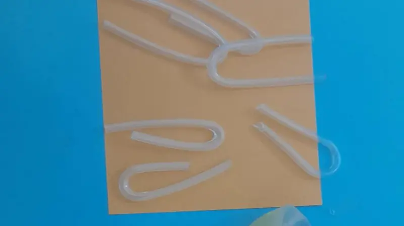 I tubicini in plastica che le suore non riescono a reperire