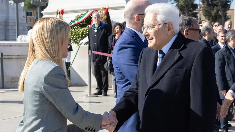 Giorgia Meloni e Sergio Mattarella - Foto Ansa/Quirinale © www.giornaledibrescia.it