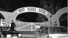 Il parcheggio dell'hotel negli scatti del 1997