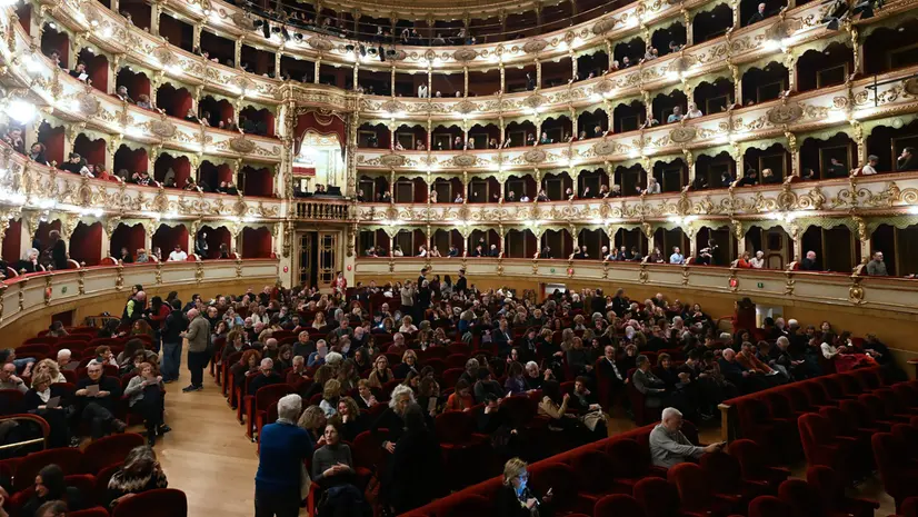 Il Teatro Grande gremito per l'ultimo appuntamento con la danza - Foto New Reporter Favretto © www.giornaledibrescia.it