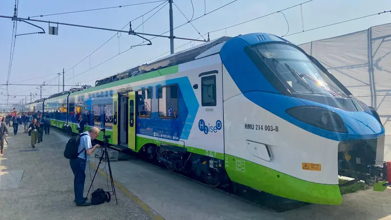 Il primo treno a idrogeno inaugurato © www.giornaledibrescia.it