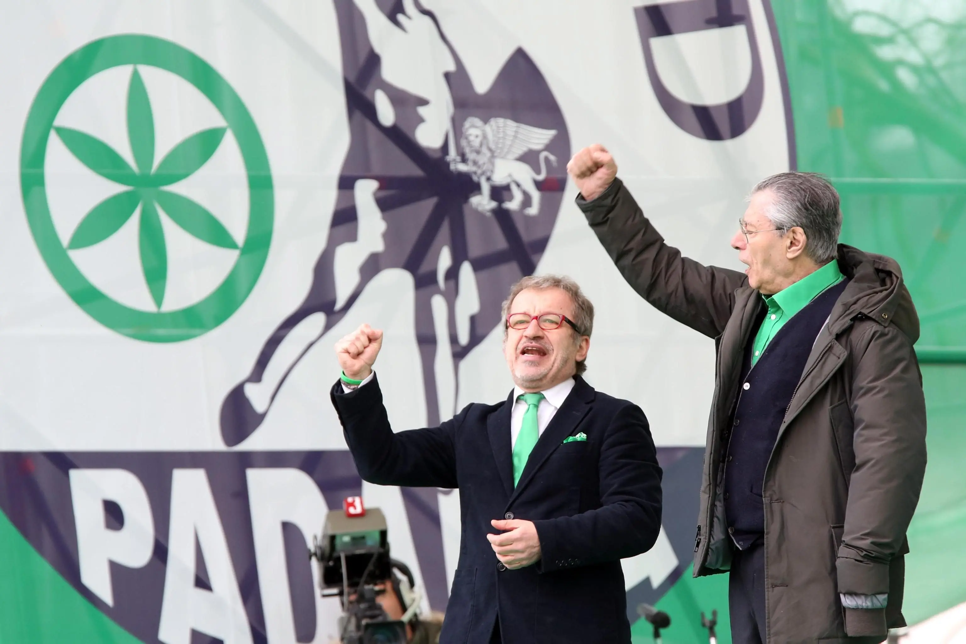 Umberto Bossi, la vita del Senatùr in una serie di foto