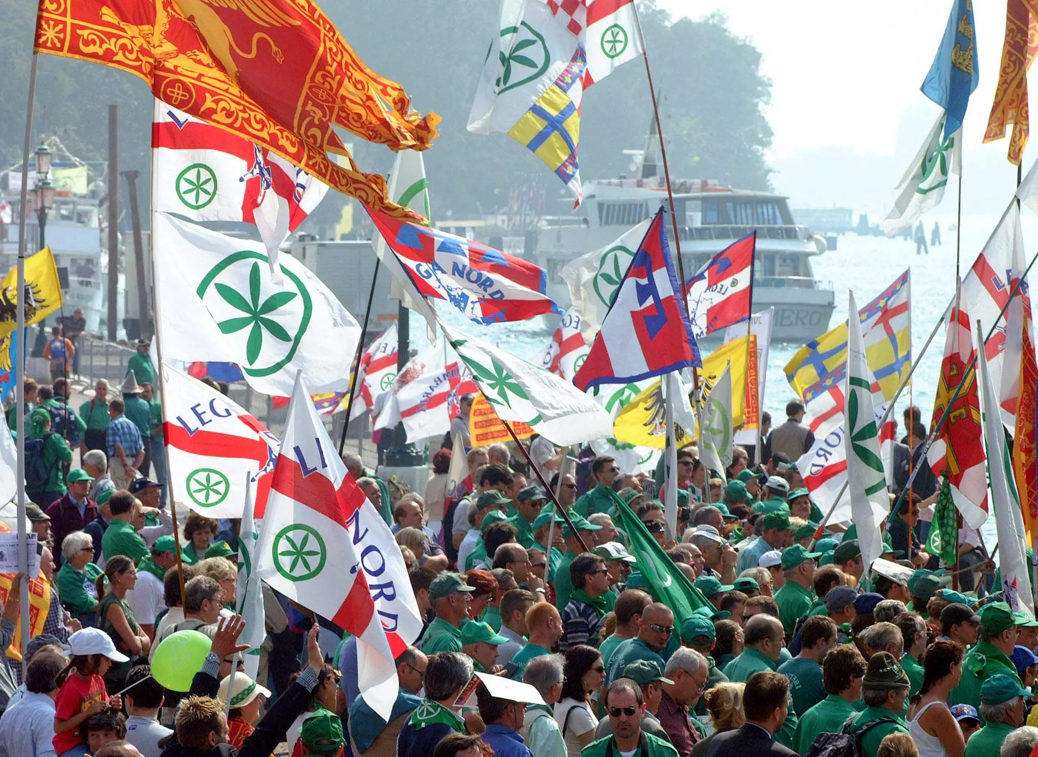 Umberto Bossi, la vita del Senatùr in una serie di foto