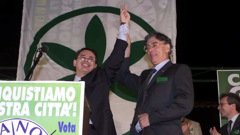 Umberto Bossi e Cesare Galli in Piazza del Mercato a Brescia nel 2003 dopo un comizio