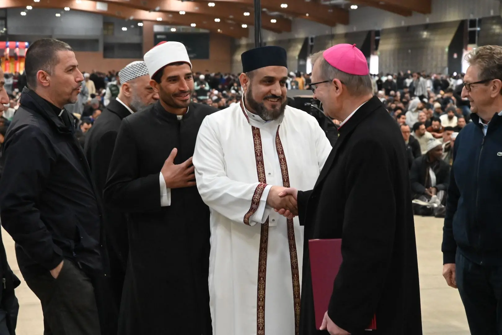 La festa di fine Ramadan al Brixia Expo col vescovo Tremolada