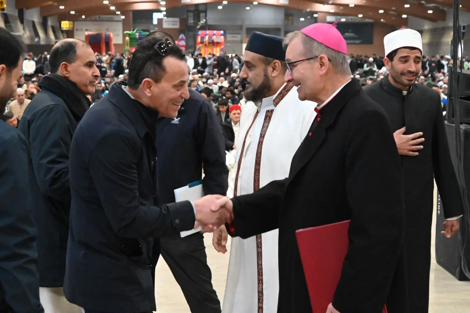 La festa di fine Ramadan al Brixia Expo col vescovo Tremolada