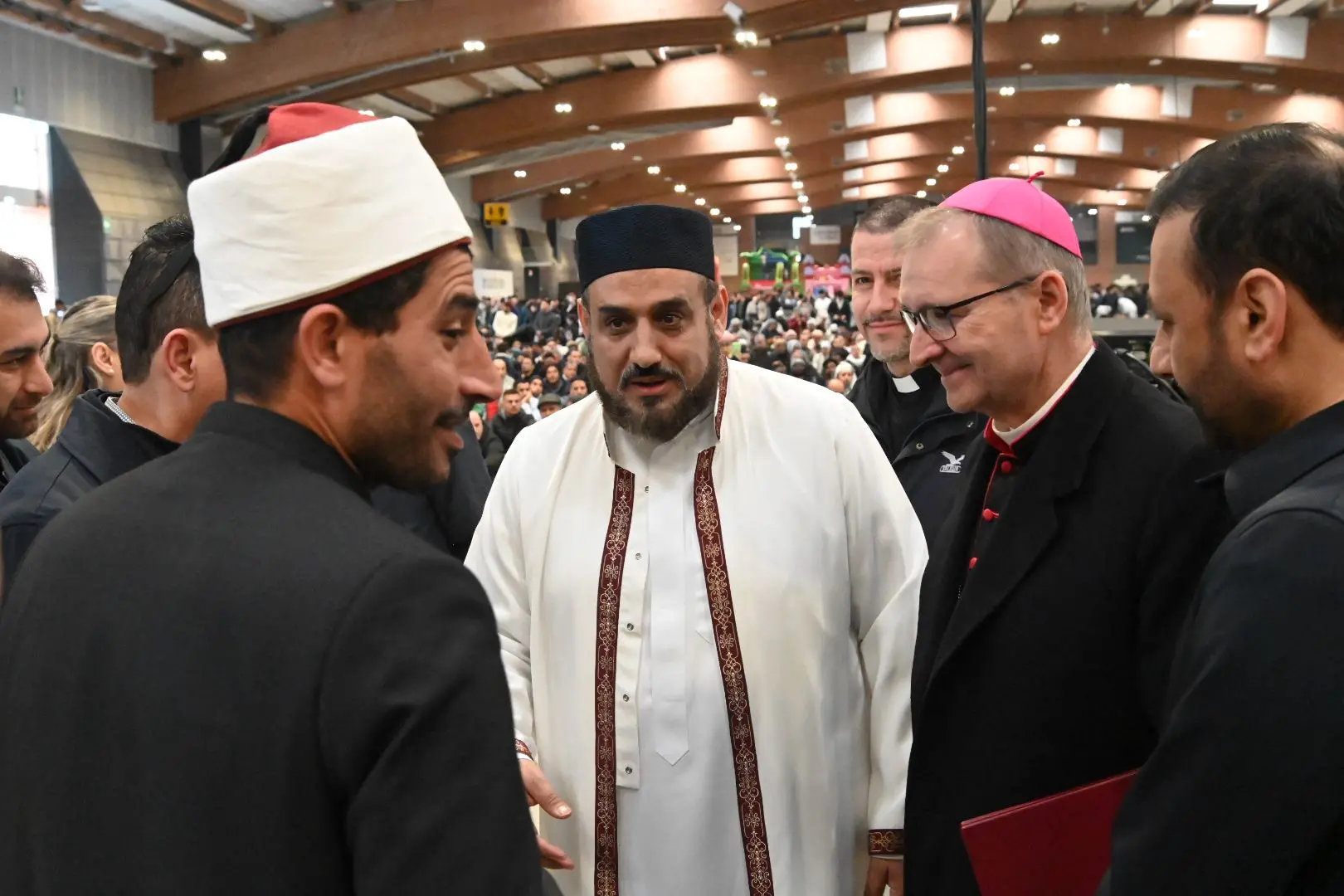 La festa di fine Ramadan al Brixia Expo col vescovo Tremolada