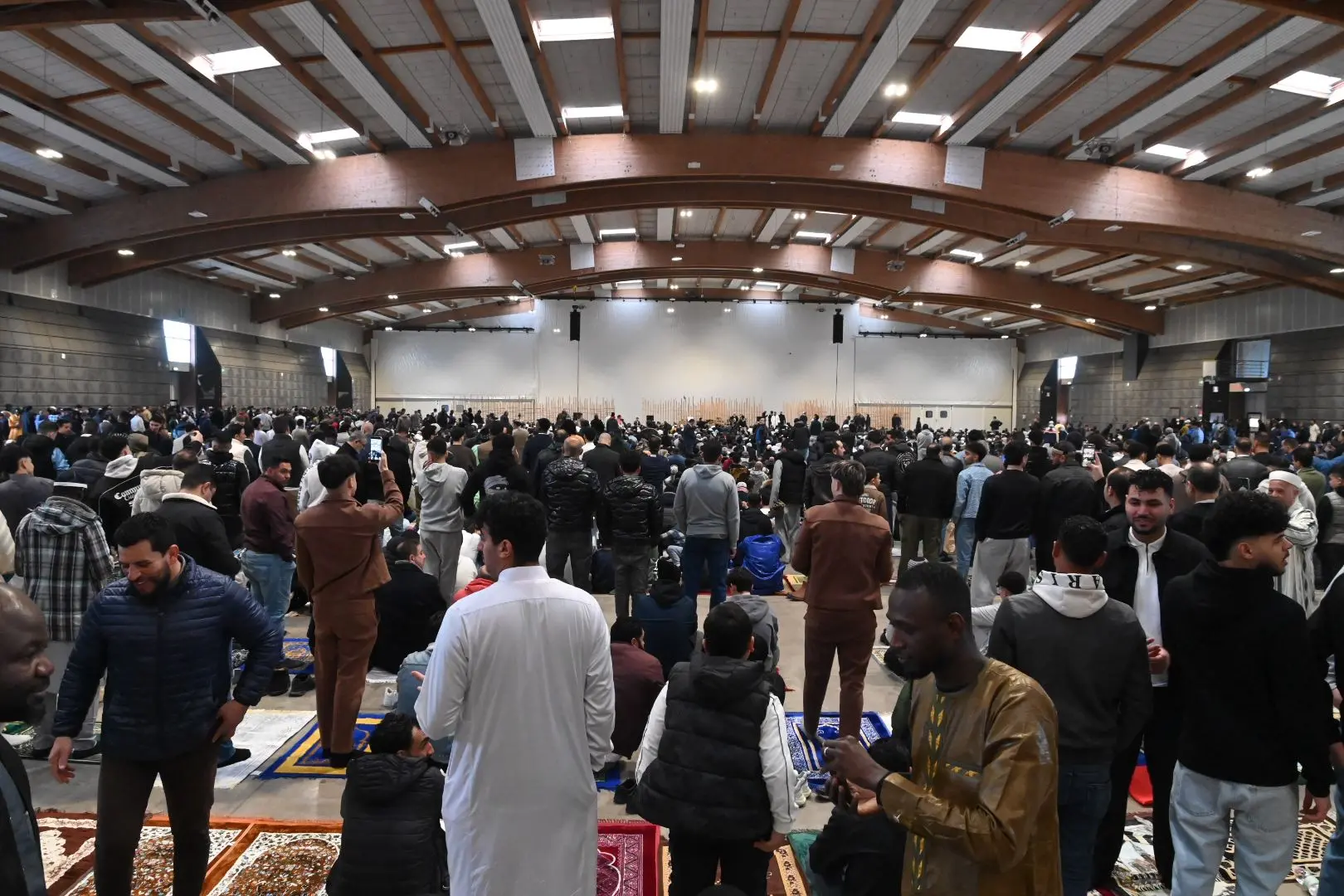 La festa di fine Ramadan al Brixia Expo col vescovo Tremolada