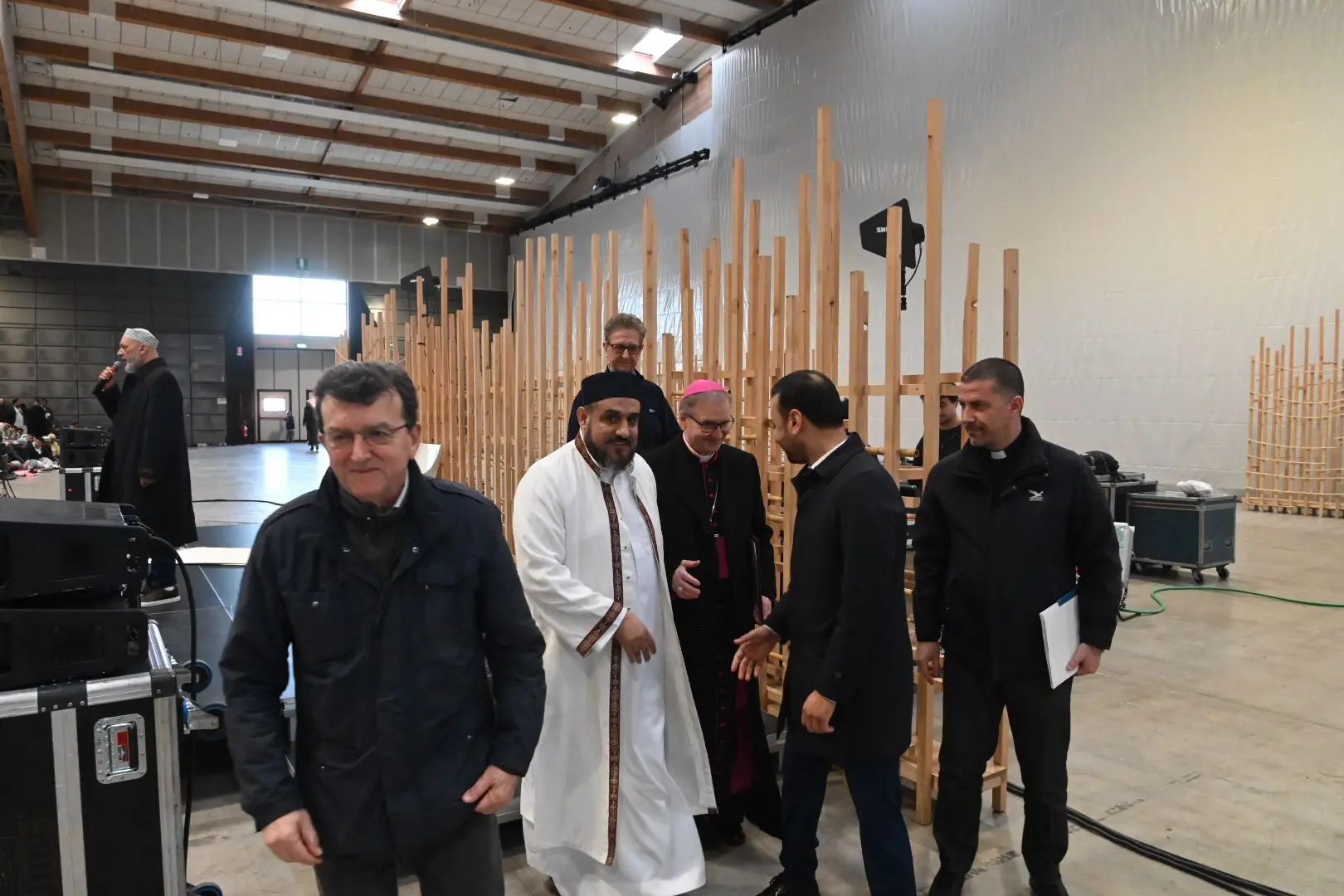 La festa di fine Ramadan al Brixia Expo col vescovo Tremolada