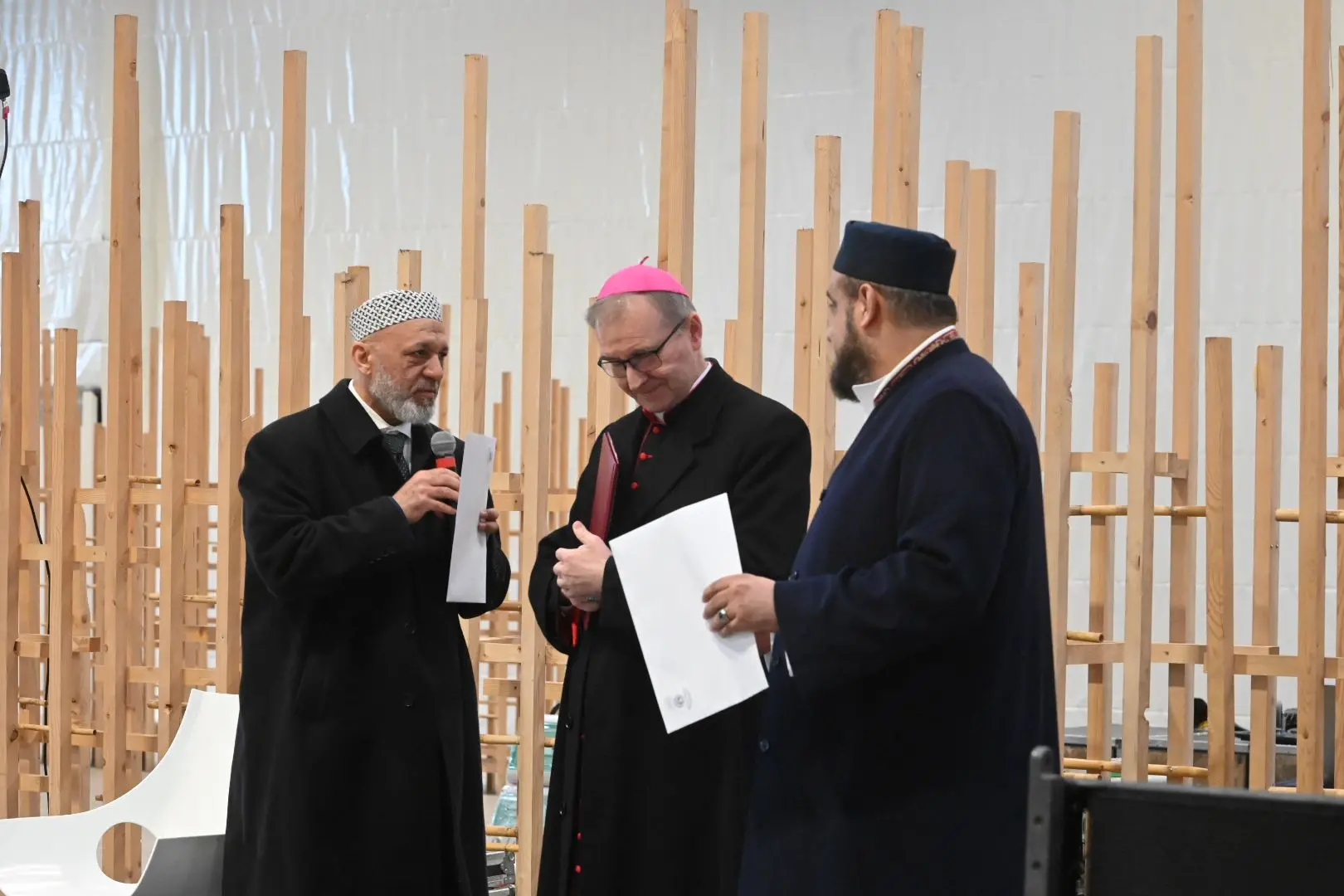 La festa di fine Ramadan al Brixia Expo col vescovo Tremolada