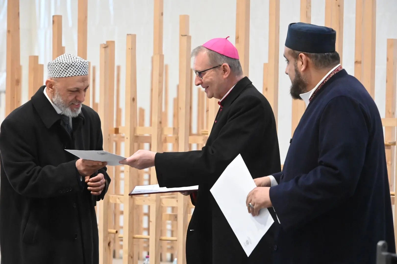 La festa di fine Ramadan al Brixia Expo col vescovo Tremolada