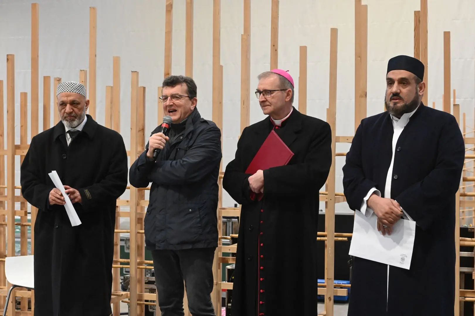 La festa di fine Ramadan al Brixia Expo col vescovo Tremolada