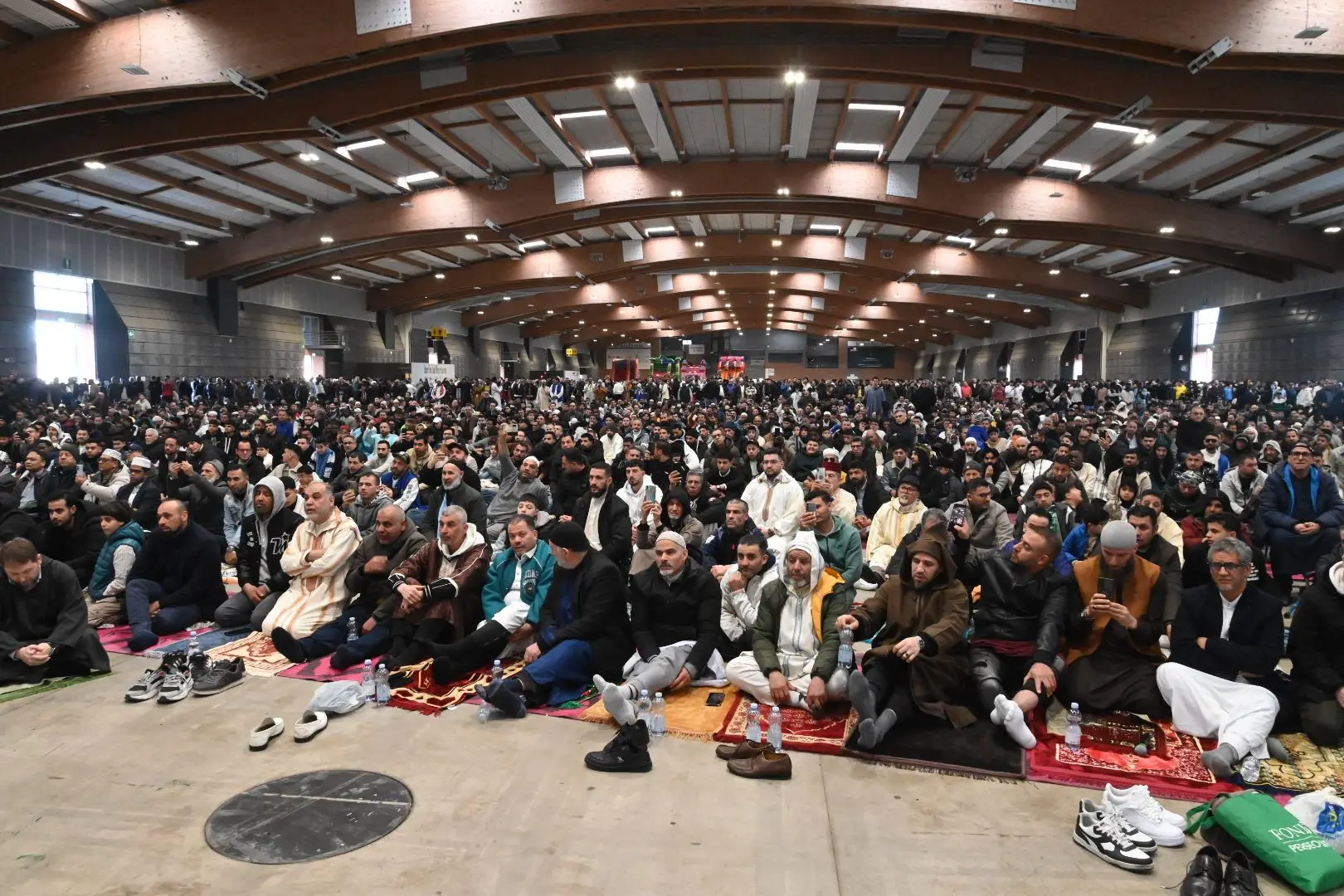La festa di fine Ramadan al Brixia Expo col vescovo Tremolada
