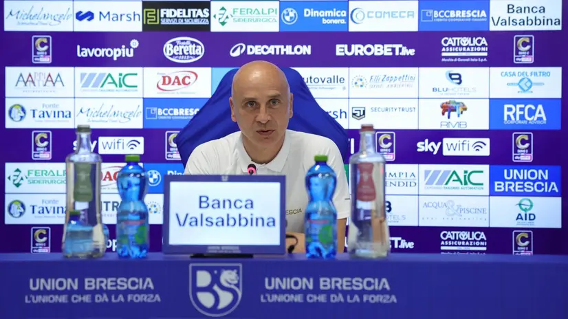 Eugenio Corini in conferenza stampa - © www.giornaledibrescia.it