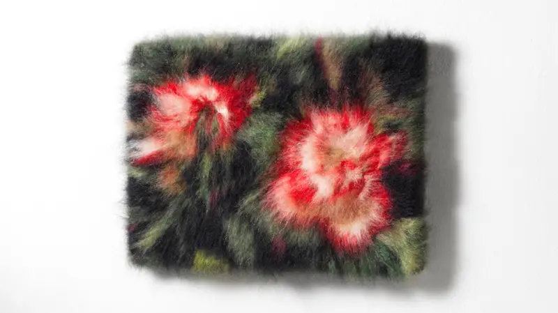 Le rose sintetiche di Maria Szakats