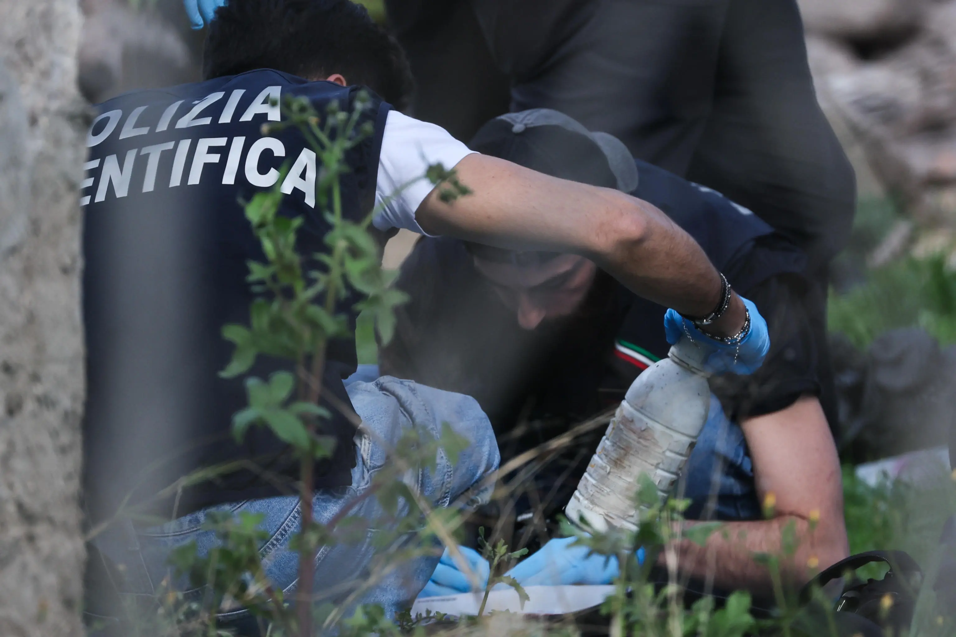 La polizia scientifica sul luogo dell'esplosione del casale avvenuta nella notte. Roma, 20 marzo 2026. ANSA/Emanuele Valeri