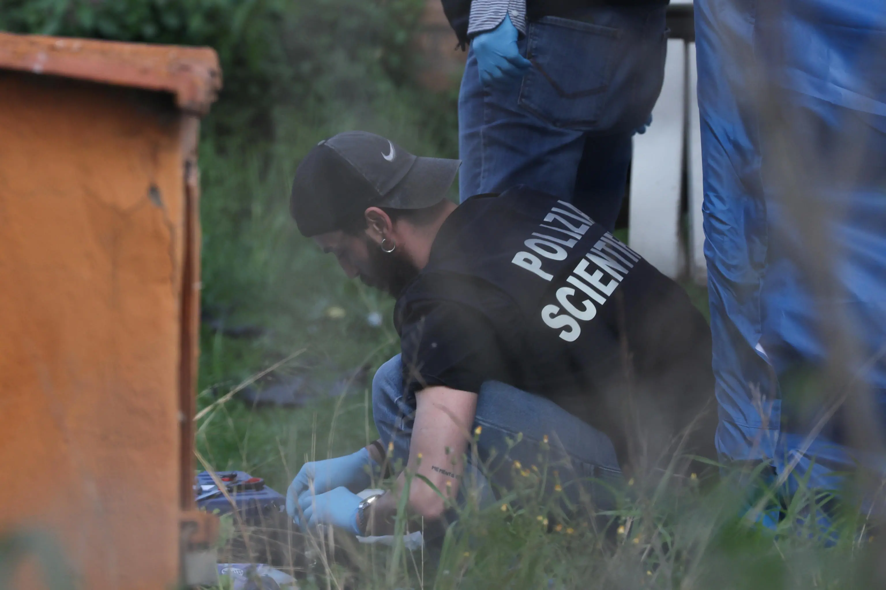 La polizia scientifica sul luogo dell'esplosione del casale avvenuta nella notte. Roma, 20 marzo 2026. ANSA/Emanuele Valeri