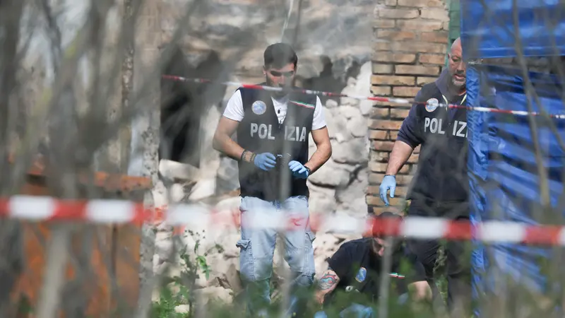 La polizia scientifica sul luogo dell'esplosione del casale avvenuta nella notte. Roma, 20 marzo 2026. ANSA/Emanuele Valeri