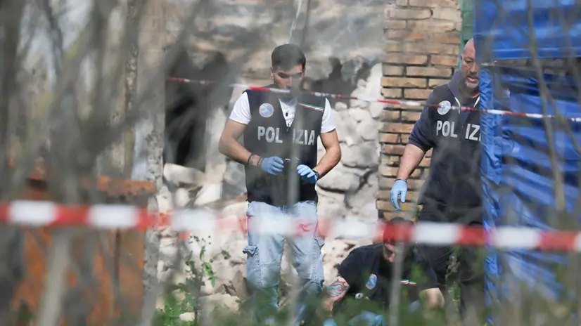 La polizia scientifica sul luogo dell'esplosione del casale avvenuta nella notte. Roma, 20 marzo 2026. ANSA/Emanuele Valeri
