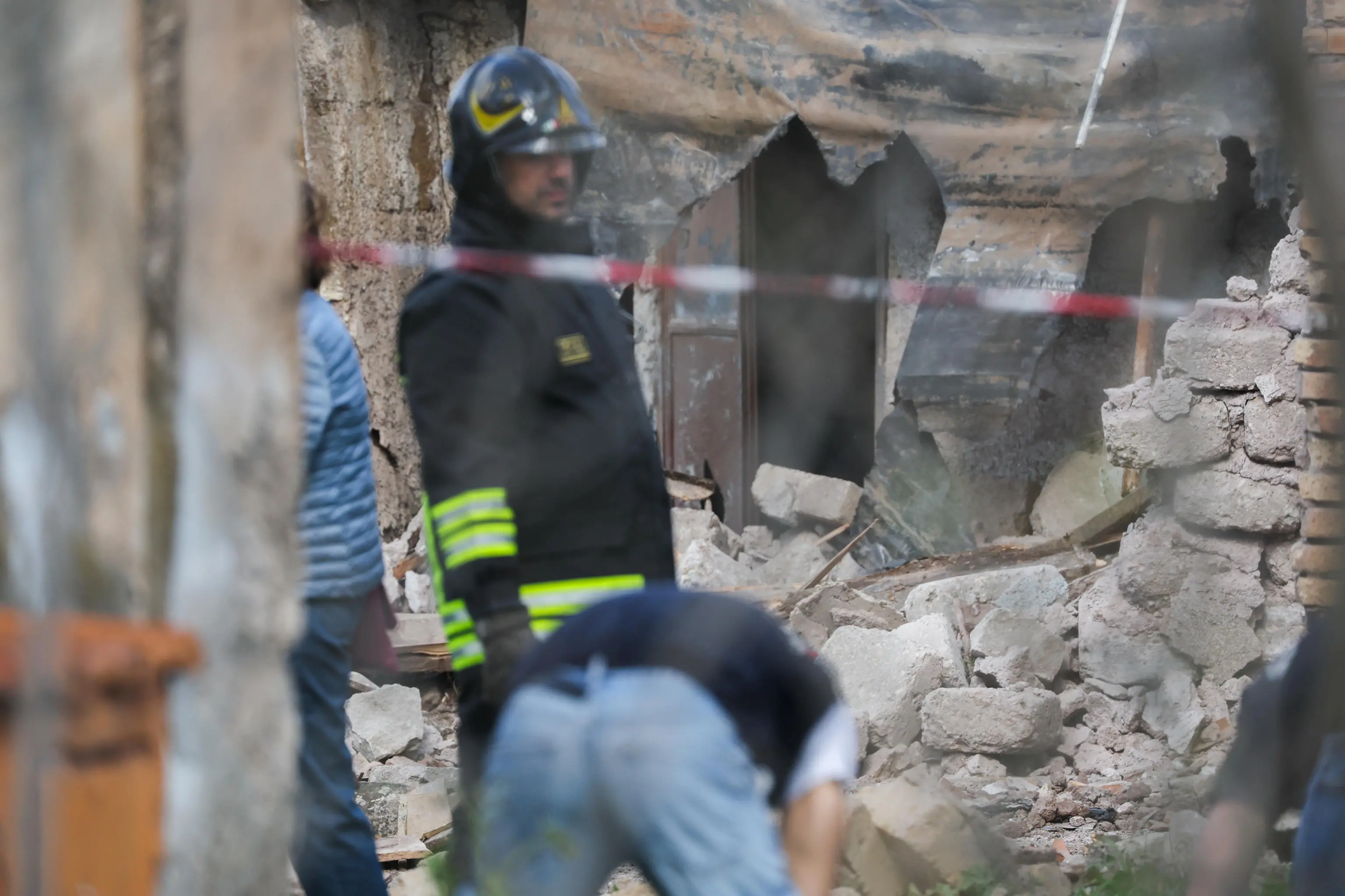 La polizia scientifica sul luogo dell'esplosione del casale avvenuta nella notte. Roma, 20 marzo 2026. ANSA/Emanuele Valeri