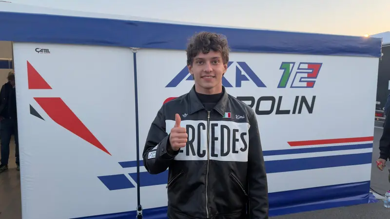 Pollice alto per Kimi Antonelli oggi all'Autodromo Franciacorta - © www.giornaledibrescia.it