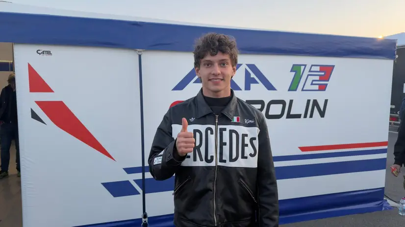Pollice alto per Kimi Antonelli oggi all'Autodromo Franciacorta - © www.giornaledibrescia.it