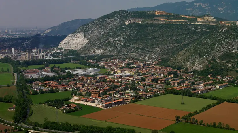 Una veduta aerea dell'abitato di Mazzano © www.giornaledibrescia.it