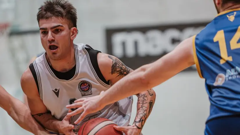 Alberto Pezzali di Montichiari, autore di 21 punti