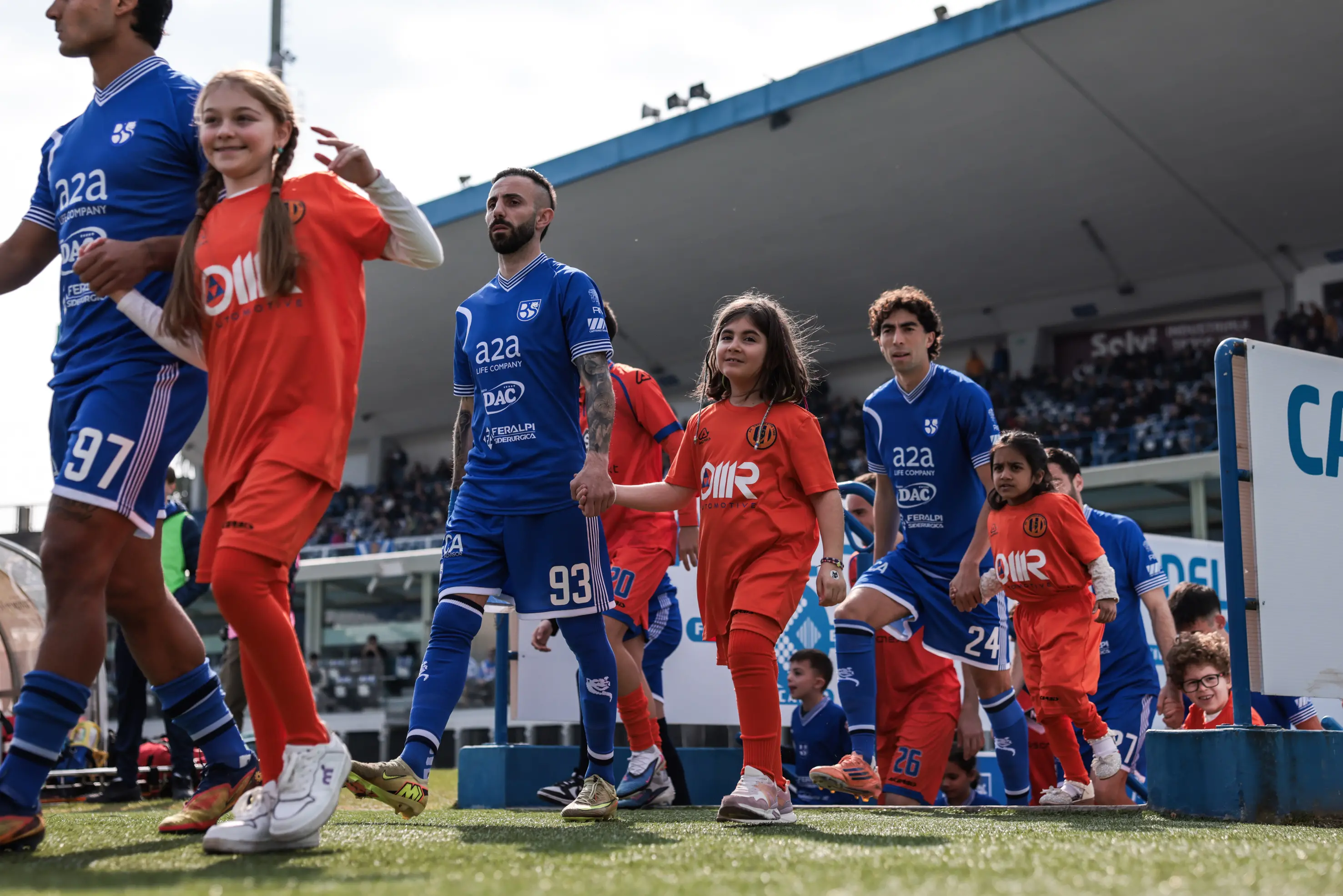 Union Brescia-Ospitaletto: i bimbi della Scuola Audiofonetica in campo coi calciatori