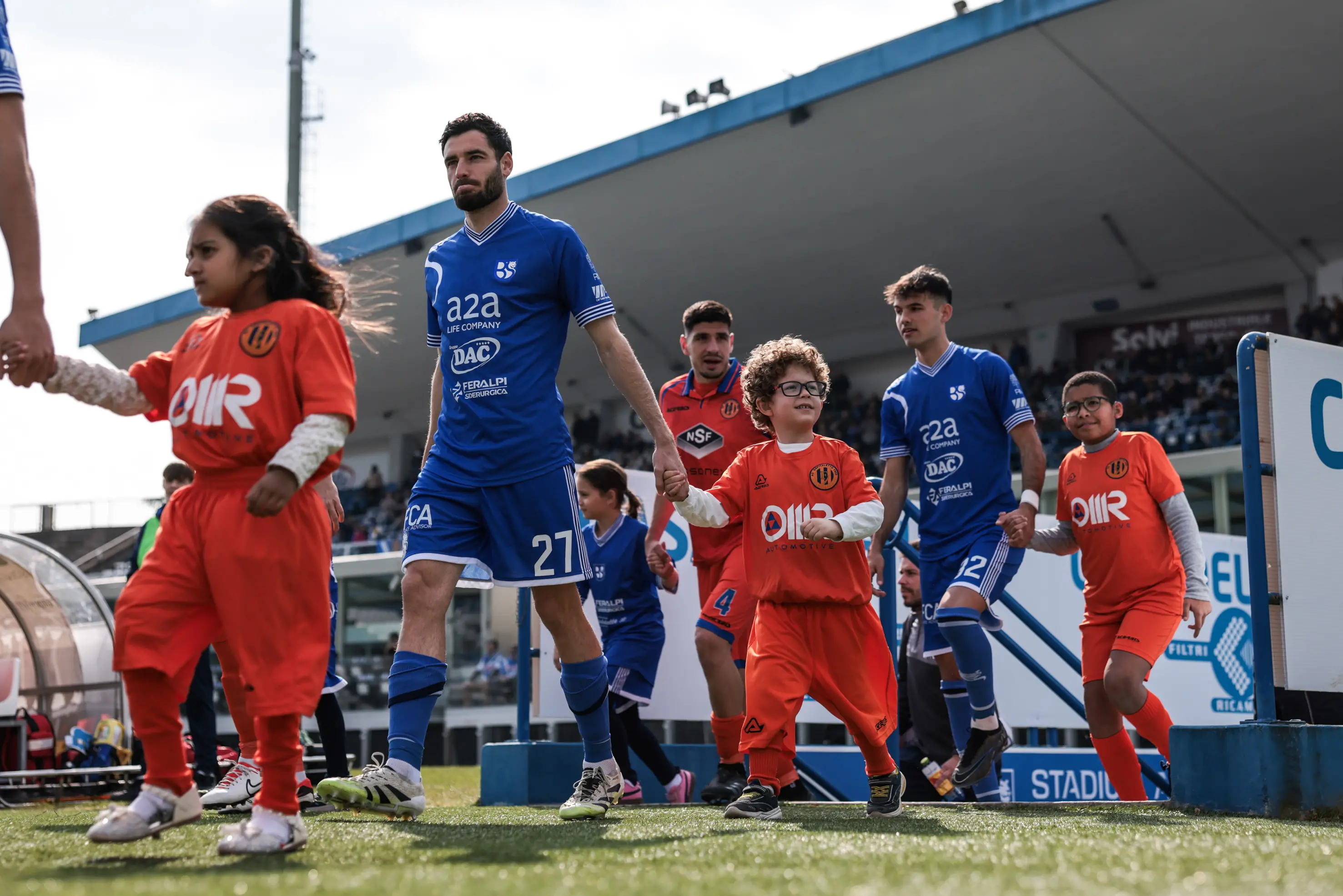 Union Brescia-Ospitaletto: i bimbi della Scuola Audiofonetica in campo coi calciatori