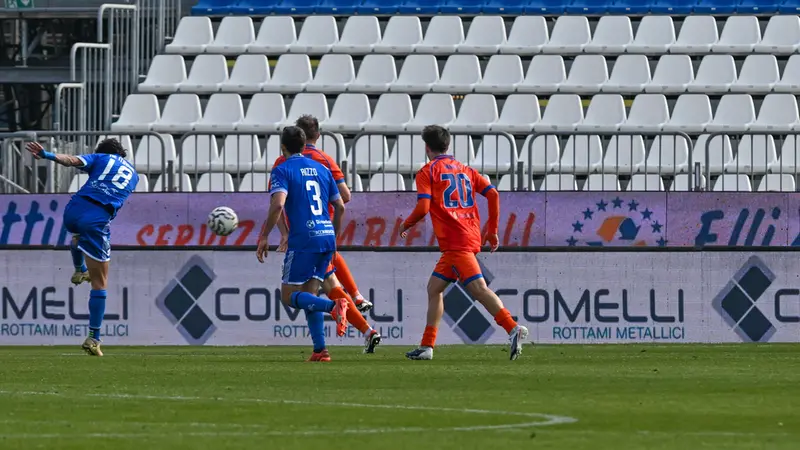 Un momento nel match: al centro, con la maglia numero 3, Rizzo - Foto New Reporter Pasotti © www.giornaledibrescia.it